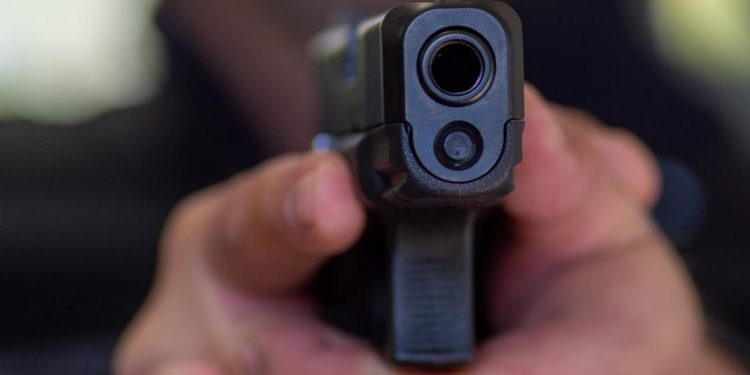 Sujetos balean a conductor para robar su camioneta en Concón