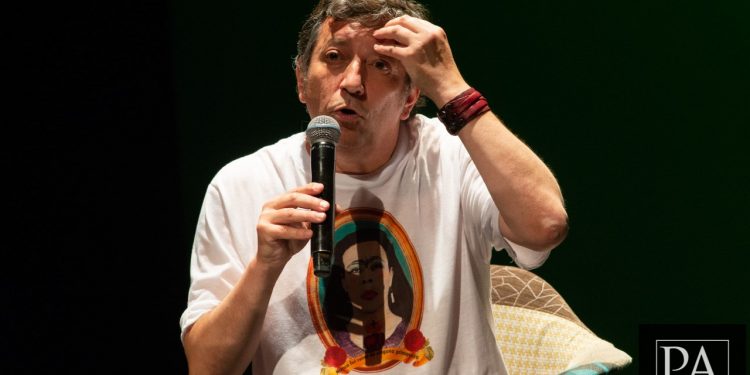 Ajenjo reencanta con su primera novela: escritor y periodista Francisco Núñez Lozano vuelve a dar de qué hablar de la mano de «Gemelos»