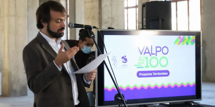 Millonario plan de inversión para seguir mejorando Valparaíso es presentado por el municipio