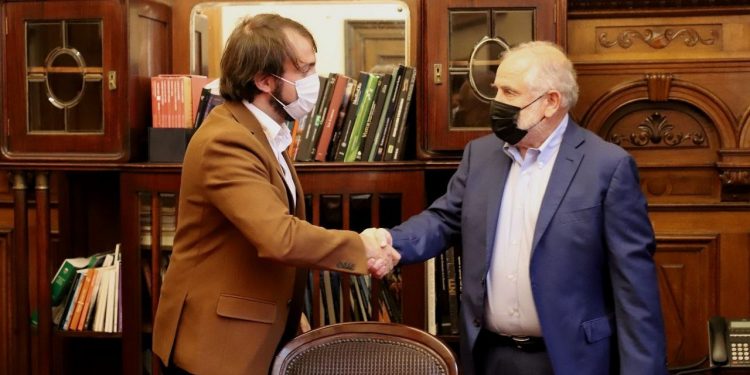 Alcalde Sharp y ministro Montes abordan desafíos en materia habitacional para Valparaíso