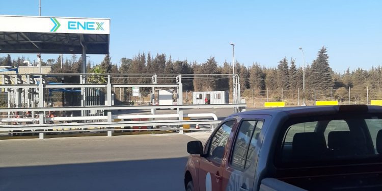 Derrame de hidrocarburos en Las Ventanas: SMA formula cargo grave a Empresa Nacional de Energía ENEX