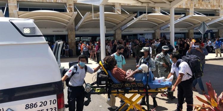 Caos en aeropuerto de Cancún: autoridades mexicanas descartan tiroteo