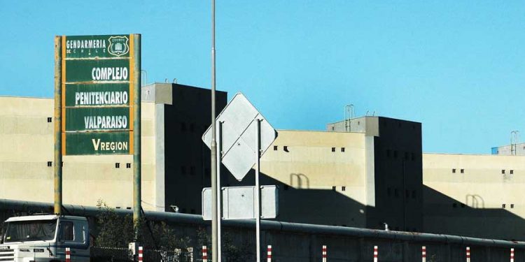 Amplio operativo para encontrar a sujetos que efectuaron balacera contra la cárcel de Valparaíso