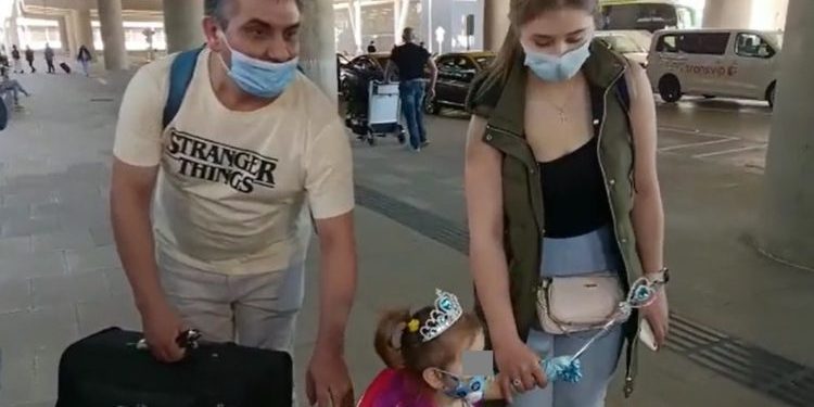 Llegó al país el primer chileno que tuvo que abandonar Ucrania tras invasión rusa