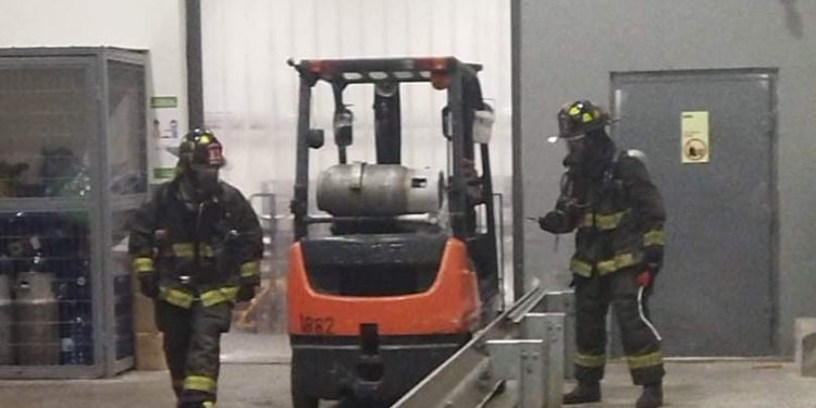 Fuga de gas obliga a evacuar cerca de 80 personas de supermercado en Valparaíso