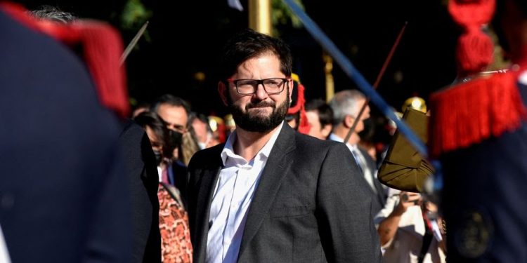 Cadem: baja aprobación a la gestión del Presidente Gabriel Boric