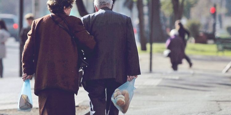 Senadores RN piden al Presidente reactivar proyecto de reforma a las pensiones