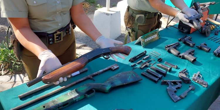 En Llay Llay decomisan armas, municiones y droga