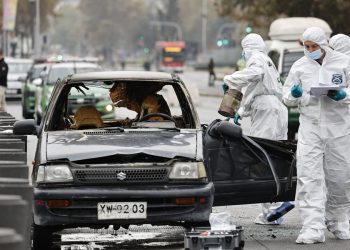 Hombre que se prendió fuego frente a La Moneda es hermano de empresario asesinado, Pedro Carrión