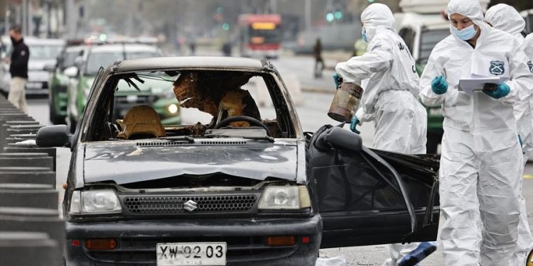 Hombre que se prendió fuego frente a La Moneda es hermano de empresario asesinado, Pedro Carrión