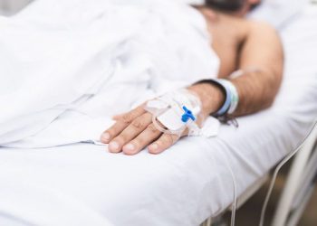 Valparaíso: apuñalan a carabinero para robarle su celular