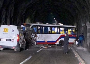 Colisión en el interior del túnel Los Gemelos de Viña del Mar deja ocho personas lesionadas