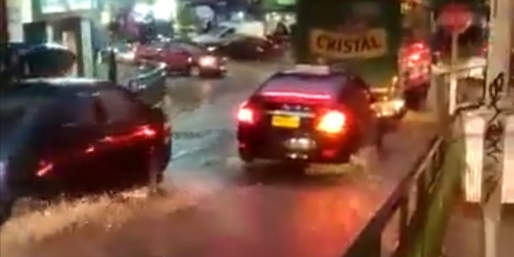 Intensas lluvias causan anegamiento de calles en la región