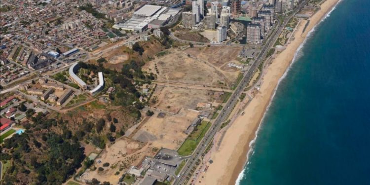 Inmobiliaria Las Salinas reacciona ante nueva acusación del municipio por aparición de hidrocarburo: “No existe ningún nuevo incidente”