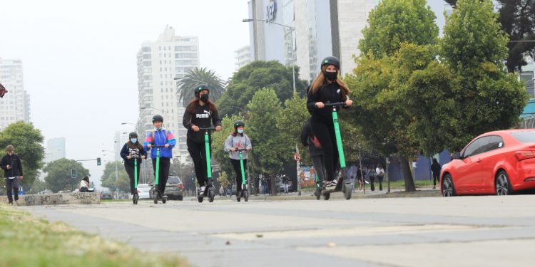 Viña del Mar: patinetes eléctricos debutan a través de convenio por la movilidad sustentable entre EFE y el municipio