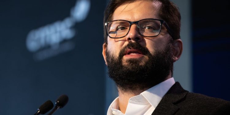 Boric presenta plan de recuperación económica: extensión del IFE Laboral hasta septiembre y congelamiento de la tarifa del transporte público