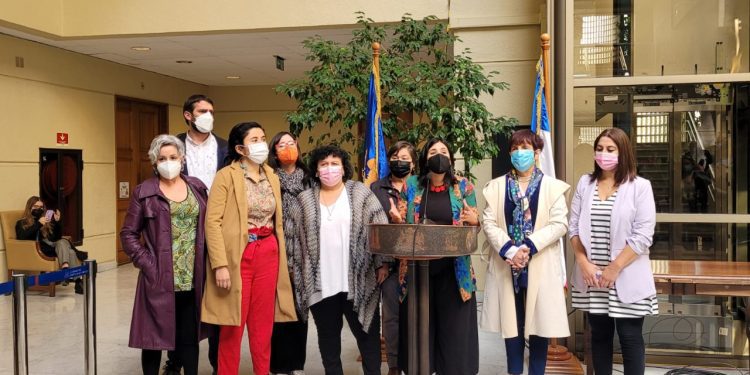 Bancada comunista pide al Gobierno acelerar presentación de reformas previsional y tributaria