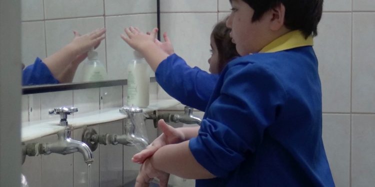 Hospital Dr. Gustavo Fricke llama a la prevención y detección de la hepatitis infantil