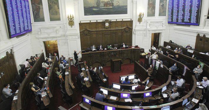 Encuesta Feedback: Rechazo supera por primera vez al Apruebo de cara el plebiscito de salida