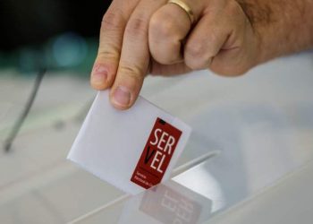 Parlamentarios presentan denuncia penal por filtración de datos del Servel