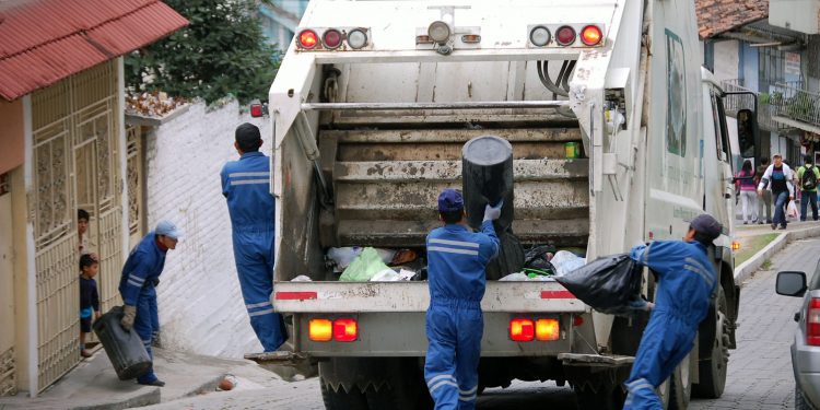 Municipalidad de Quillota advierte falsos trabajadores del aseo que piden dinero en empresas