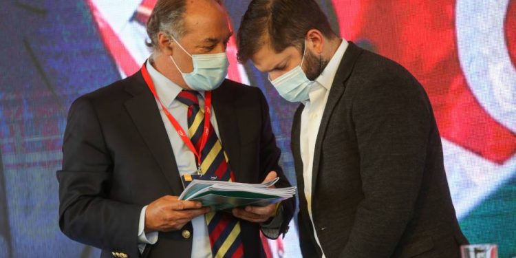 Gesto de Boric al empresariado: invita a Juan Sutil a la Cuenta Pública y a gira internacional