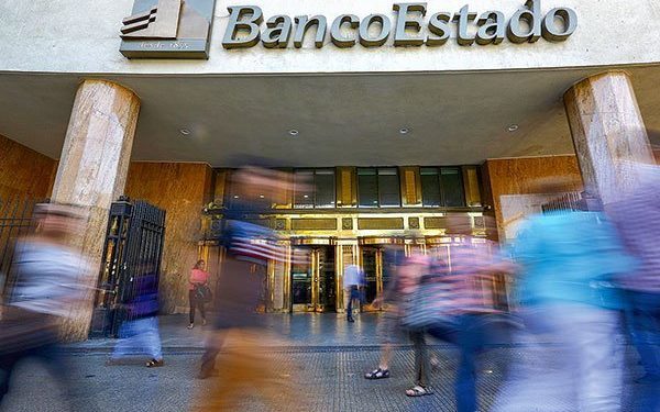 Presidente Gabriel Boric designa a nuevo gerente general y directora de BancoEstado