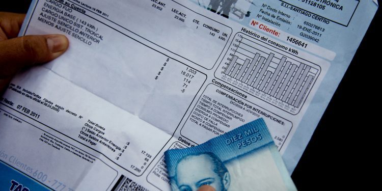 Malas noticias para el bolsillo de los chilenos: cuenta de la luz subirá hasta 45 %  a partir del segundo semestre