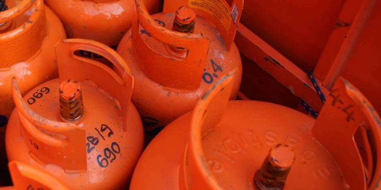 Diputados y ministro de Energía se reúnen con miras a trabajar por garantizar el acceso al gas a menor precio