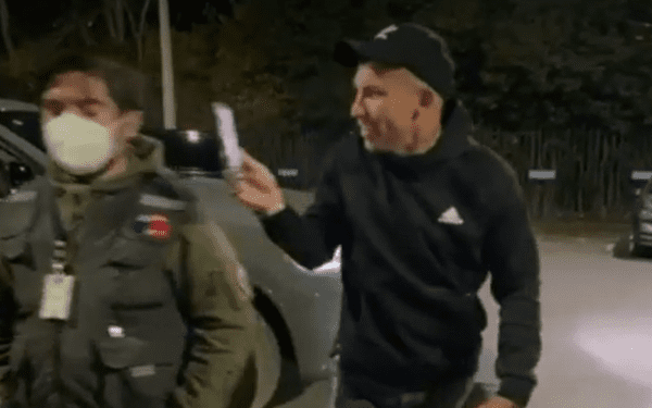 Gary Medel ofreció disculpas por funar a funcionarios de la Seremi de Salud tras no poder ingresar a concierto