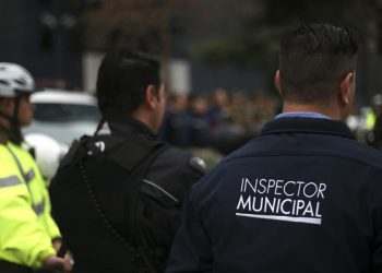 Sondeo de la AMUCH arroja que el 79,4% está a favor de que inspectores municipales cuenten con cascos, lumas, gas pimienta y esposas para prevenir la delincuencia
