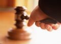 Tribunal habría autorizado a kinesiólogo imputado con arresto domiciliario por abuso sexual a actividades familiares