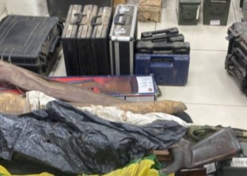 En Maipú sorprenden a carabinero en retiro con importante arsenal de guerra en su casa