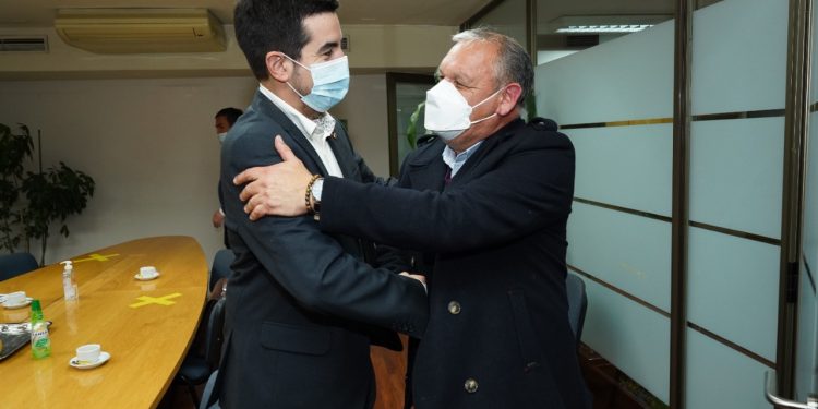 Director nacional de INDAP y gobernador de Valparaíso analizan agenda conjunta por desafíos de la Agricultura Familiar Campesina en la región