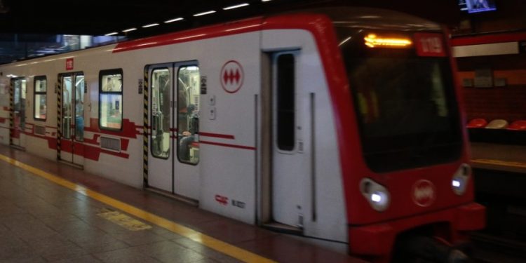 Falleció asaltante que huyó por las vías del Metro y que causó colapso en Línea 1