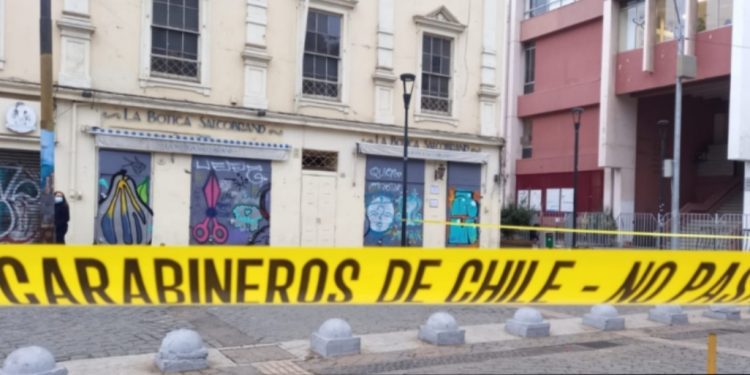 Hombre fue baleado en el cuello en la plaza Aníbal Pinto de Valparaíso