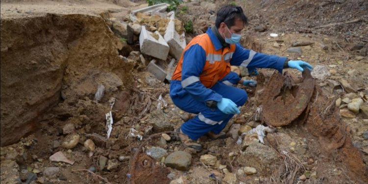 Municipalidad de Viña del Mar encarga peritaje y cierre del sector tras hallazgo de tambores de petróleo enterrados en Las Salinas
