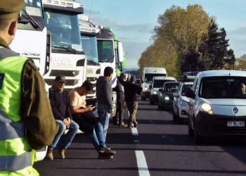 Gobierno alcanza acuerdo con camioneros forestales para terminar con movilizaciones
