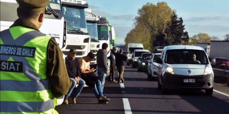 Gobierno alcanza acuerdo con camioneros forestales para terminar con movilizaciones