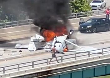 Al menos seis personas heridas tras caída de avioneta en puente de Miami