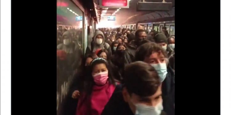 Explosión en vagón del Metro de Santiago obliga a evacuar estación Las Rejas