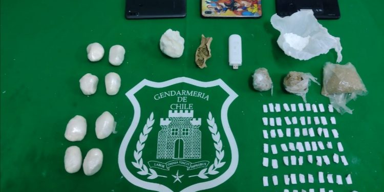 Detienen a dos personas que intentaban ingresar droga a la cárcel de Valparaíso mediante «pelotazos»