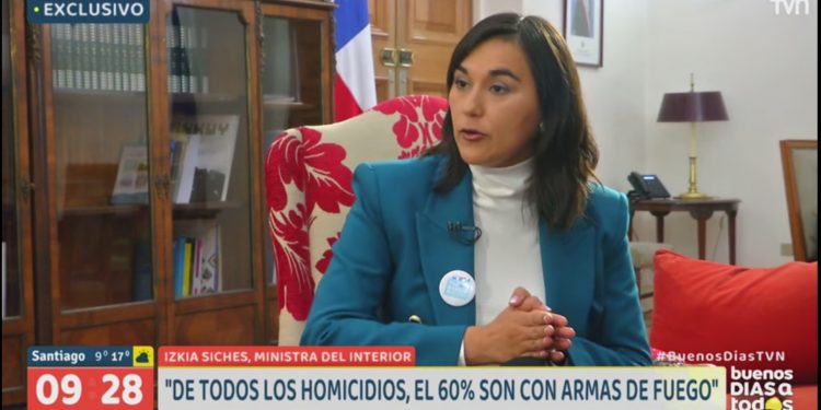 Ministra Izkia Siches y FF.AA. en Estado de Excepción: “En el caso de ser atacadas van a tener que responder”