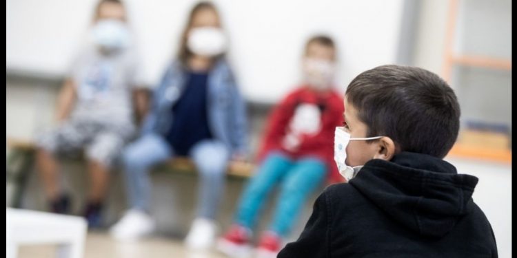 Brote de COVID-19 en colegio de Valparaíso deja a 6 alumnos y 13 funcionarios contagiados