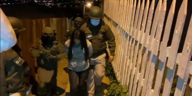 Fue detenida mujer que era buscada desde enero tras disparar y dejar grave a un hombre en cerro Mariposa de Valparaíso