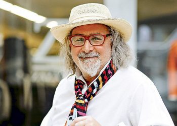 Poeta Erick Pohlhammer fue internado en la clínica Reñaca tras sufrir un accidente cerebrovascular