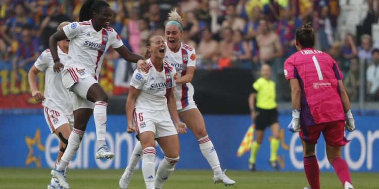 ¡Tiane Endler histórica!: es la primera chilena en coronarse campeona de la Champions League tras triunfo del Lyon