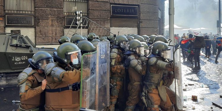 Fiscalía pide cadena perpetua y 16 años para carabineros acusados de apremios ilegítimos