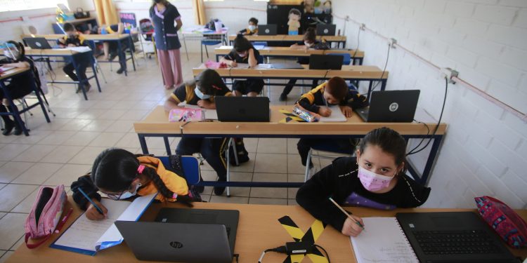 Docentes directivos exigen al Mineduc frenar el proceso de remoción del director del SLEP Valparaíso-Juan Fernández