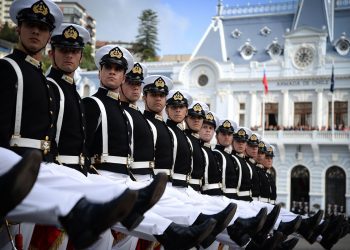 Presidente Boric encabeza tradicional desfile del 21 de mayo: Armada conmemora Glorias Navales tras dos años de celebraciones acotadas